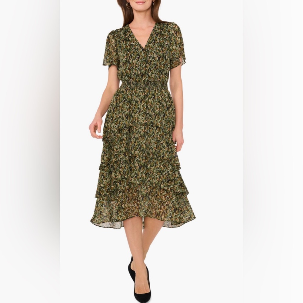 V-Print Georgette Tiered Dress
Vince Camuto In: Rich Black/Green